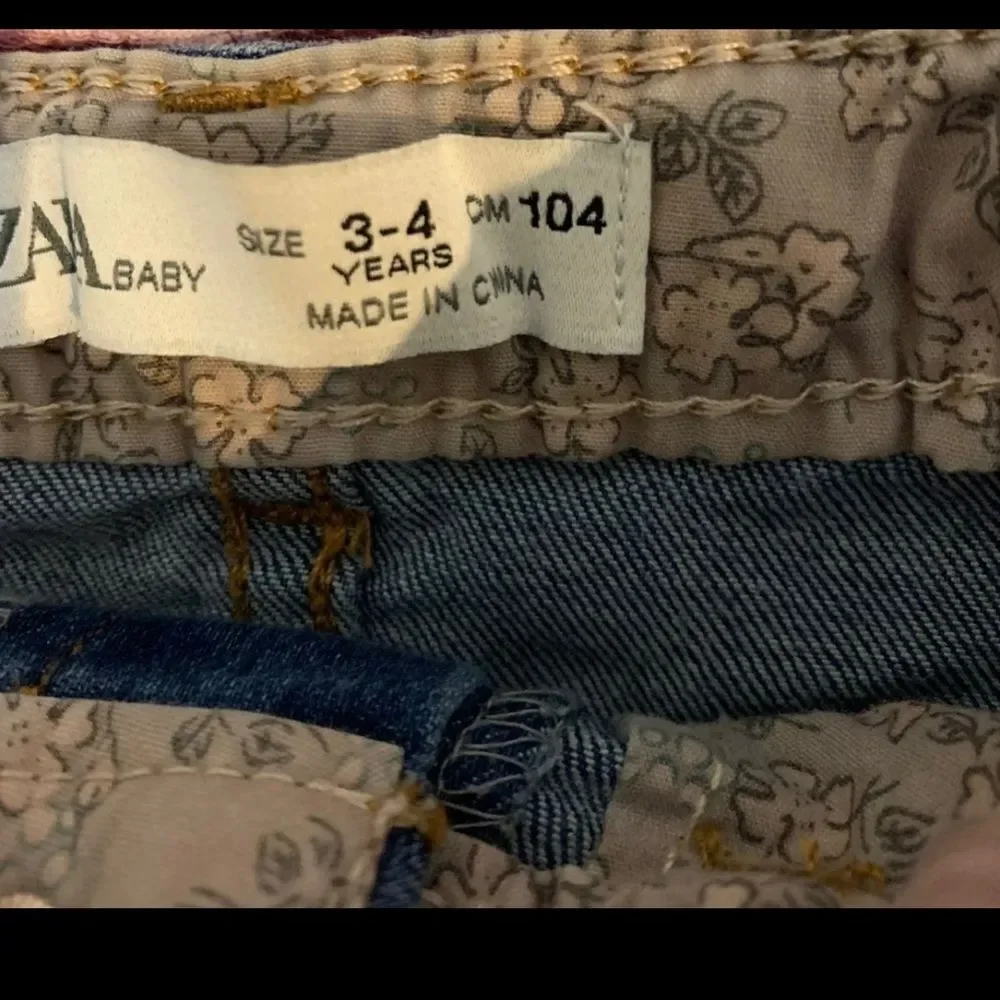GAP mini skirt